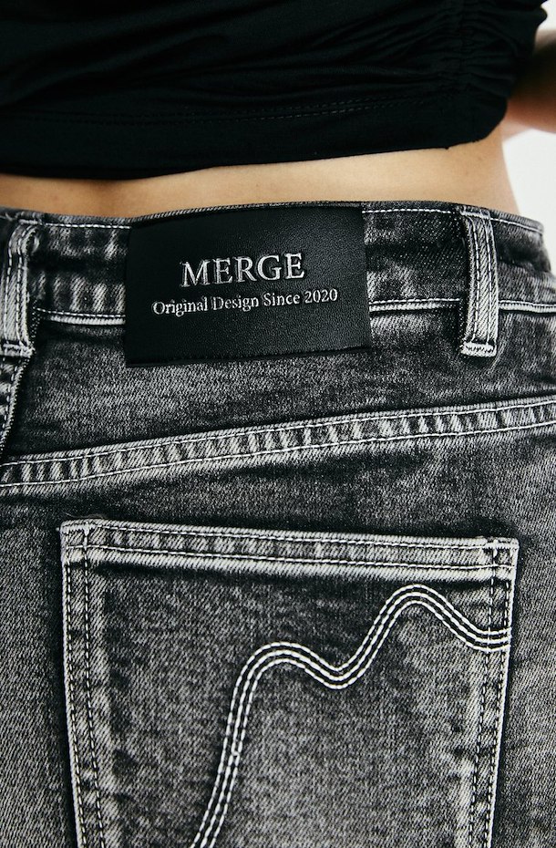 Merge Curve Up Jeans (จัดส่ง 27/01)