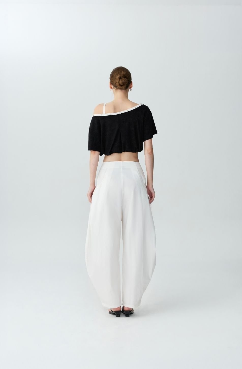 Paula Cropped Off Shoulder Top (จัดส่ง 12/11)
