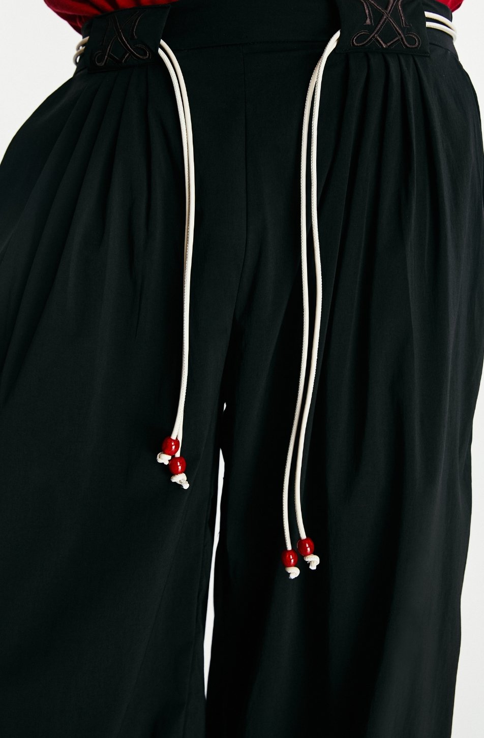 Jasper Balloon Nylon Pants (จัดส่ง 24/01)