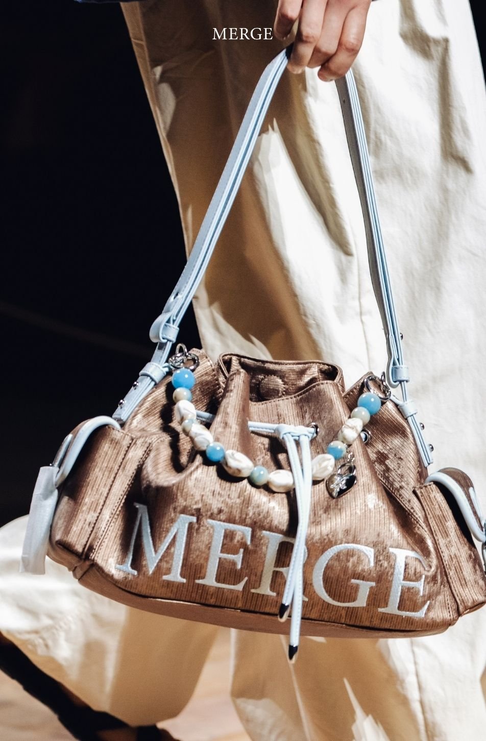Merge On Time Bag Medium - Cove Brown (จัดส่ง 4-6 Nov)