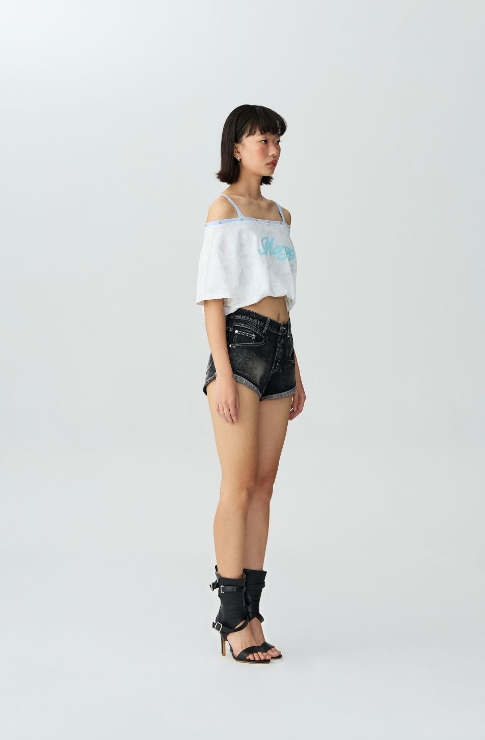 Sassy Denim Shorts (จัดส่ง 04/11)