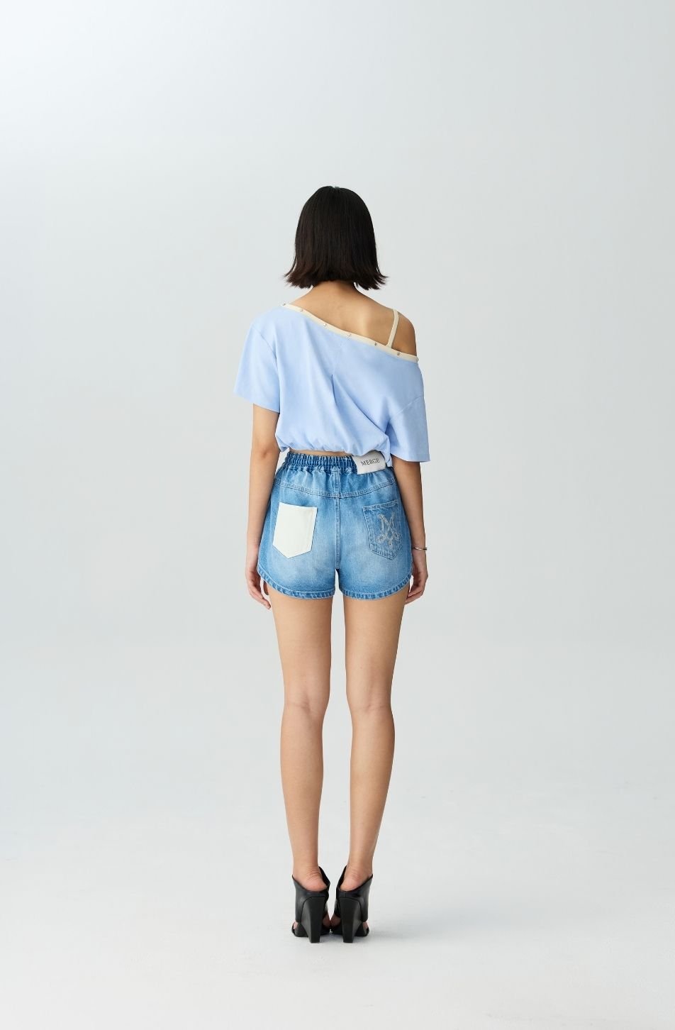 Flora Denim Shorts (จัดส่ง 18/11)