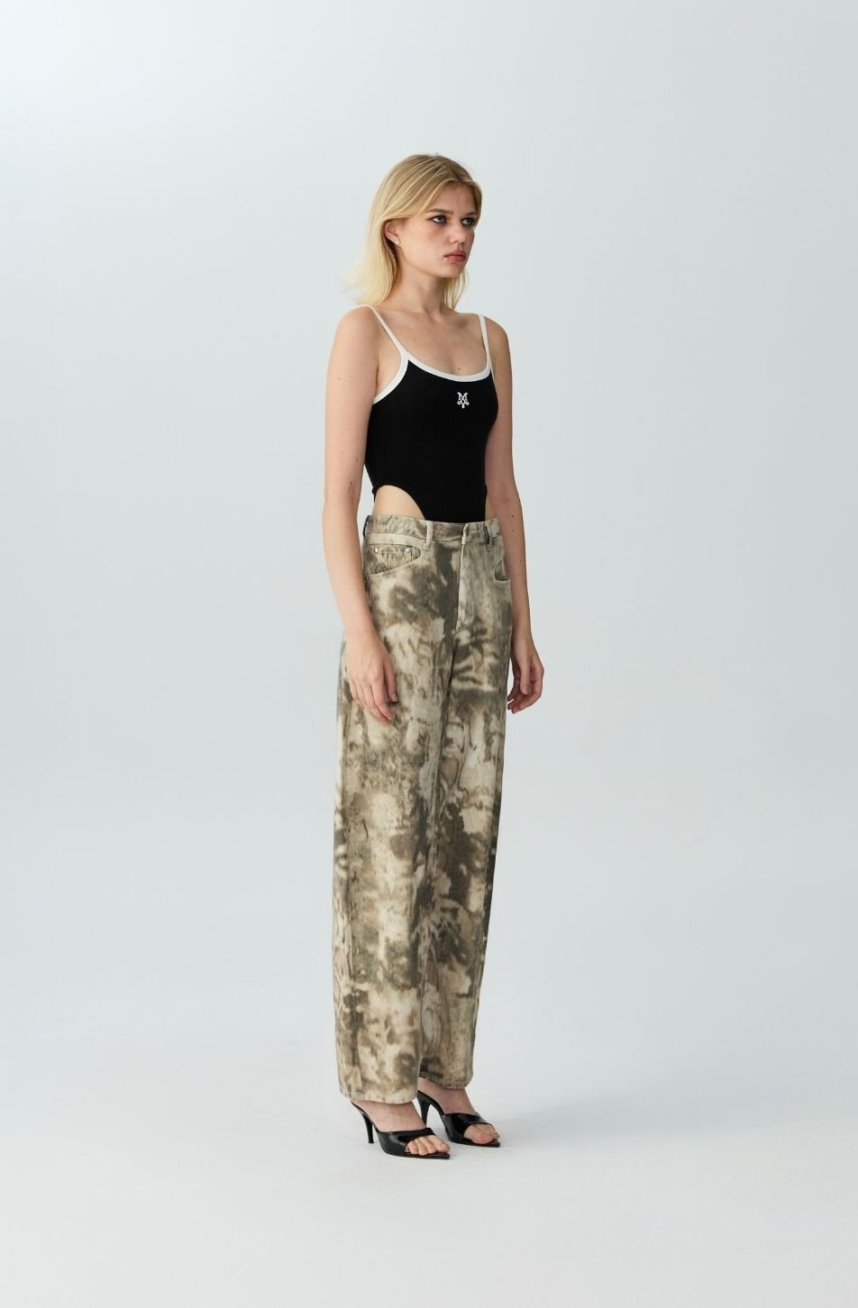 Baggy Curve Jeans (จัดส่ง 20/11)