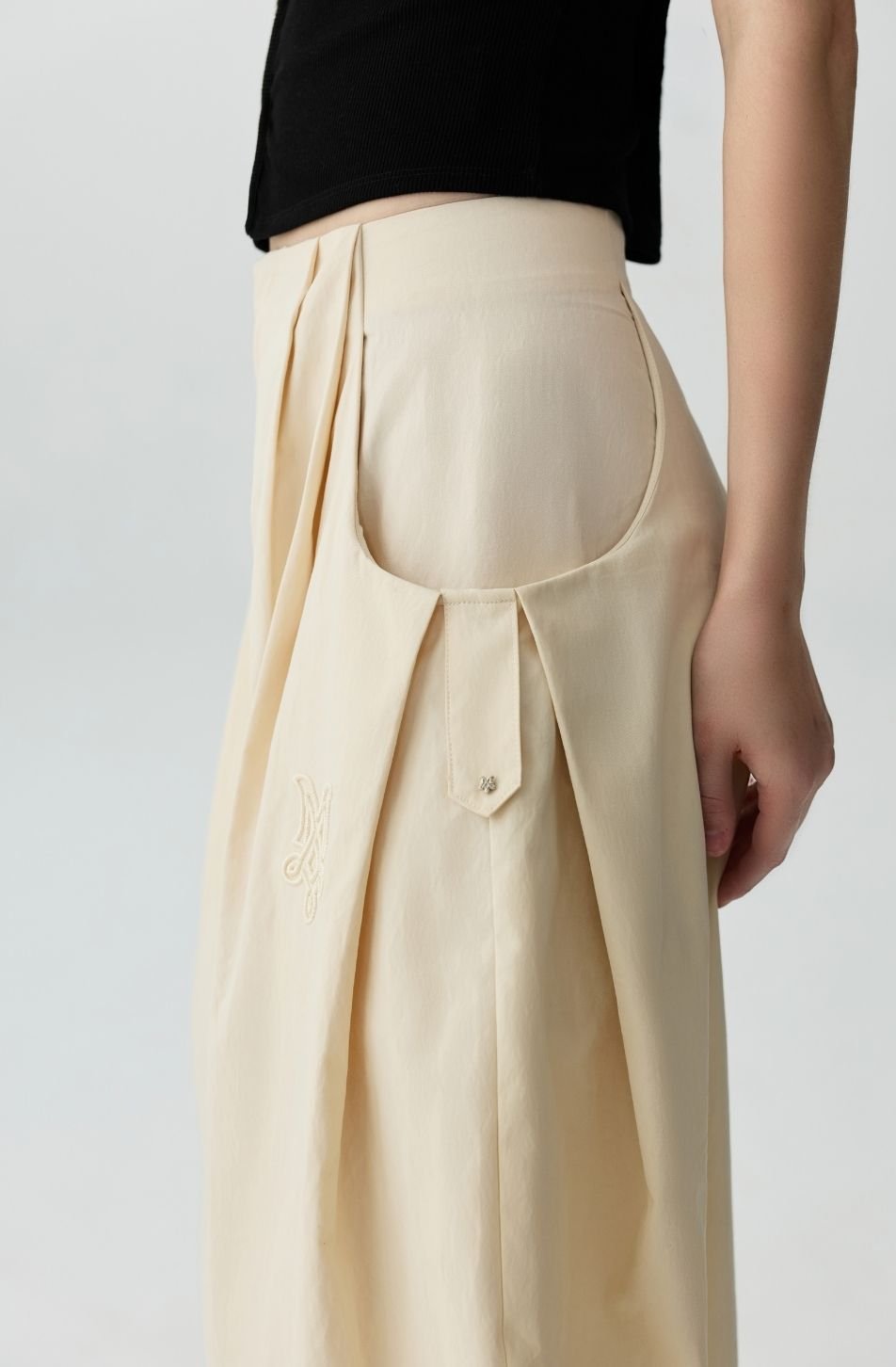 Brooke Nylon Pants (จัดส่ง 04/11)