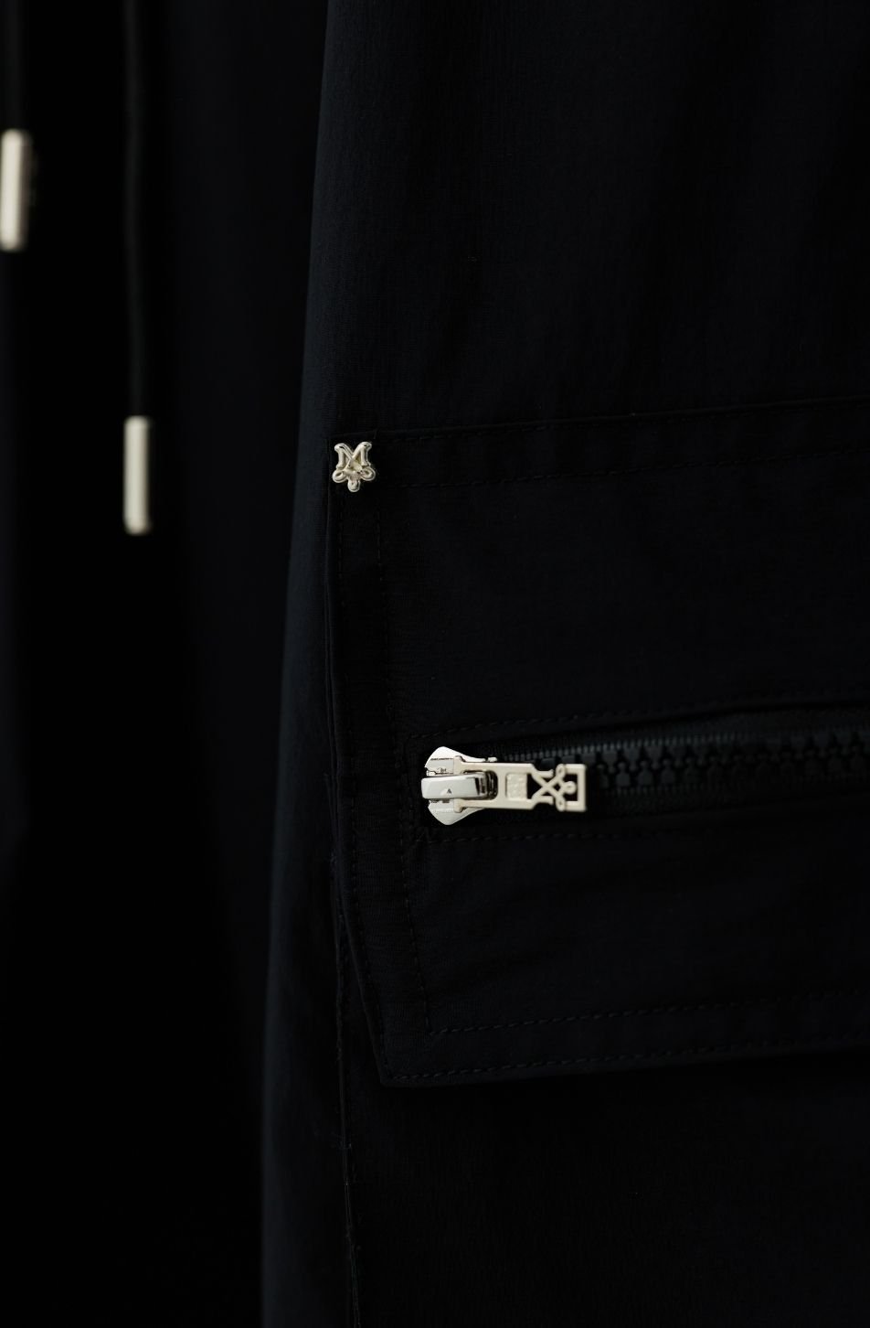 Taylor Nylon Pants (จัดส่ง 19/11)