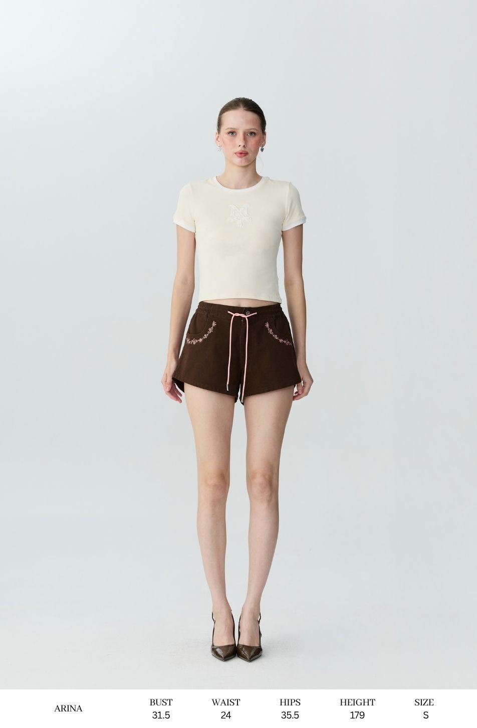 Flora Denim Shorts (จัดส่ง 18/11)