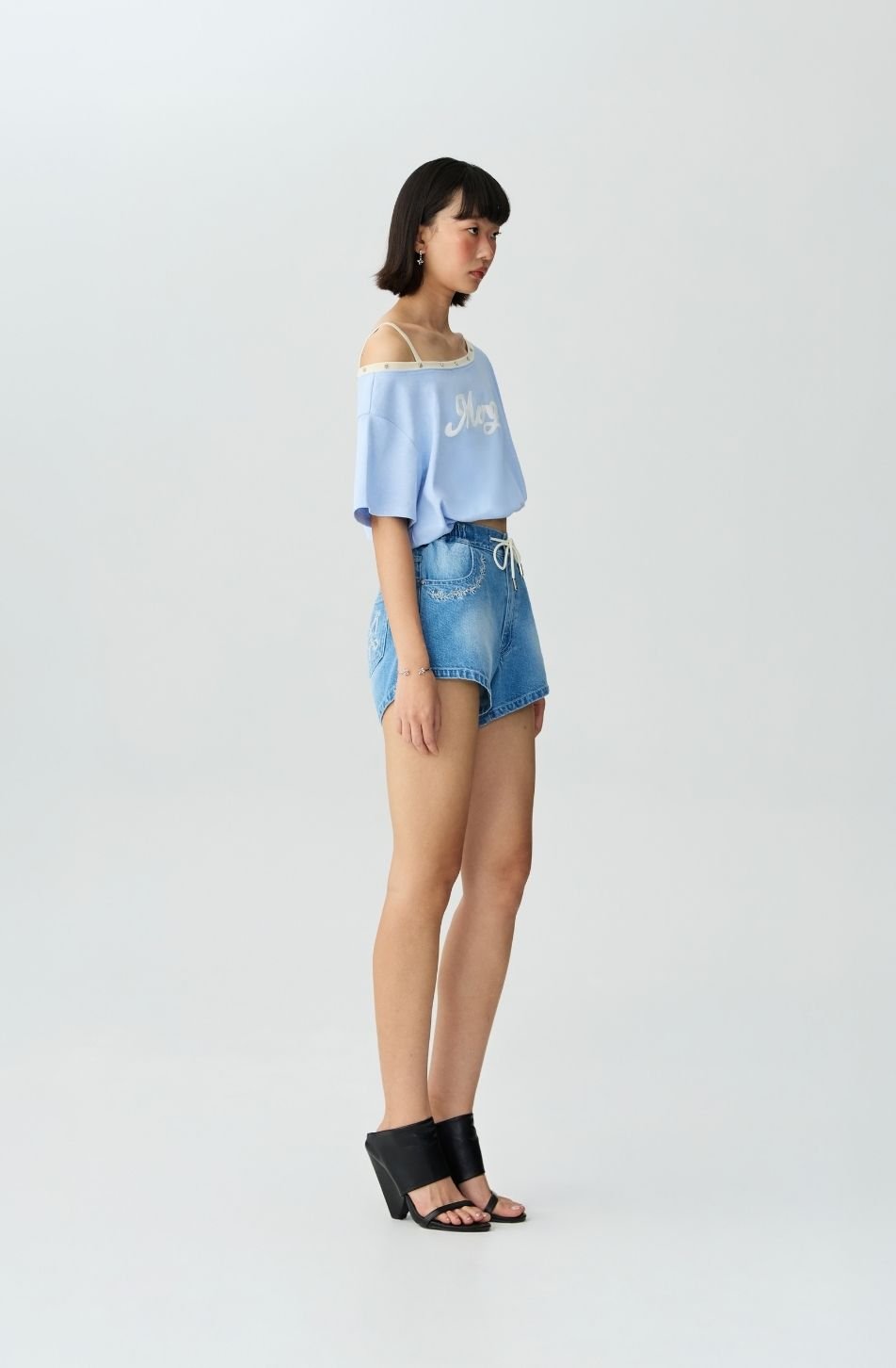 Flora Denim Shorts (จัดส่ง 18/11)