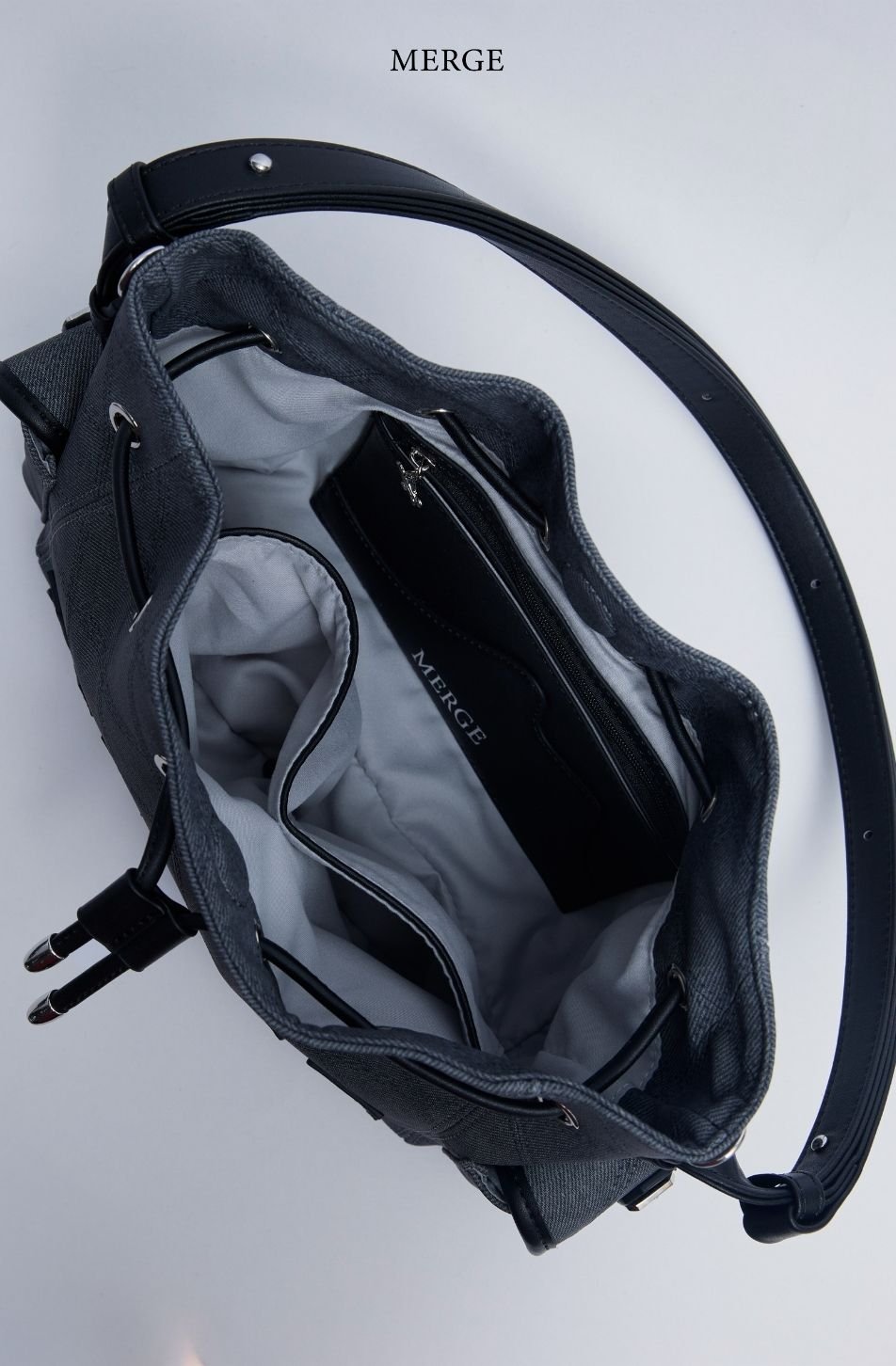 Merge On Time Bag Mini - Sundown Black (จัดส่ง 4-6 Nov)