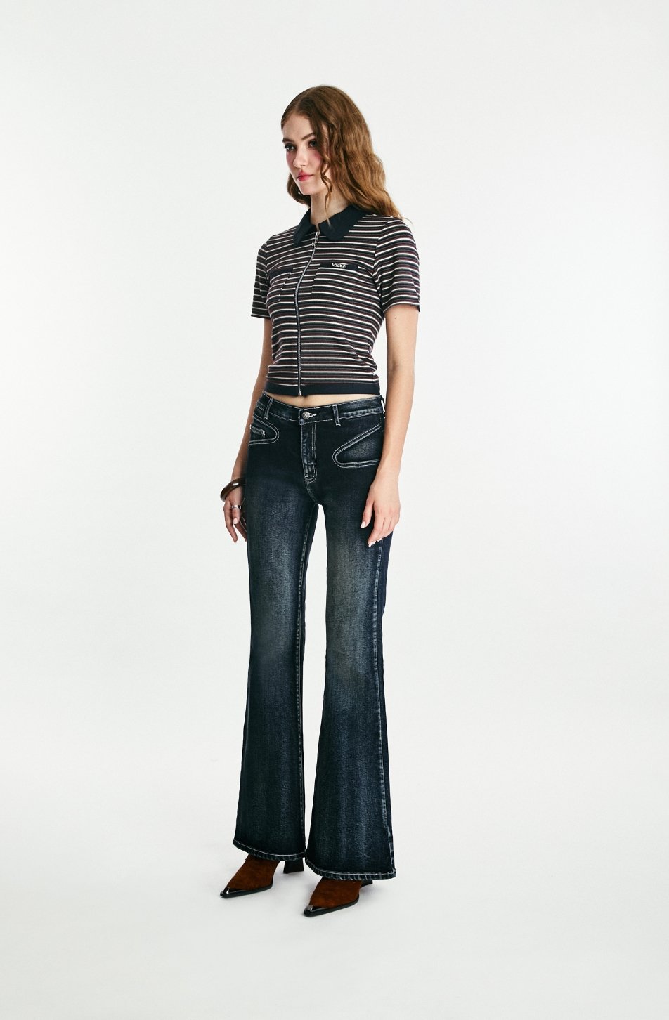 Merge Low Waist Flare Jeans (จัดส่ง 24/01)