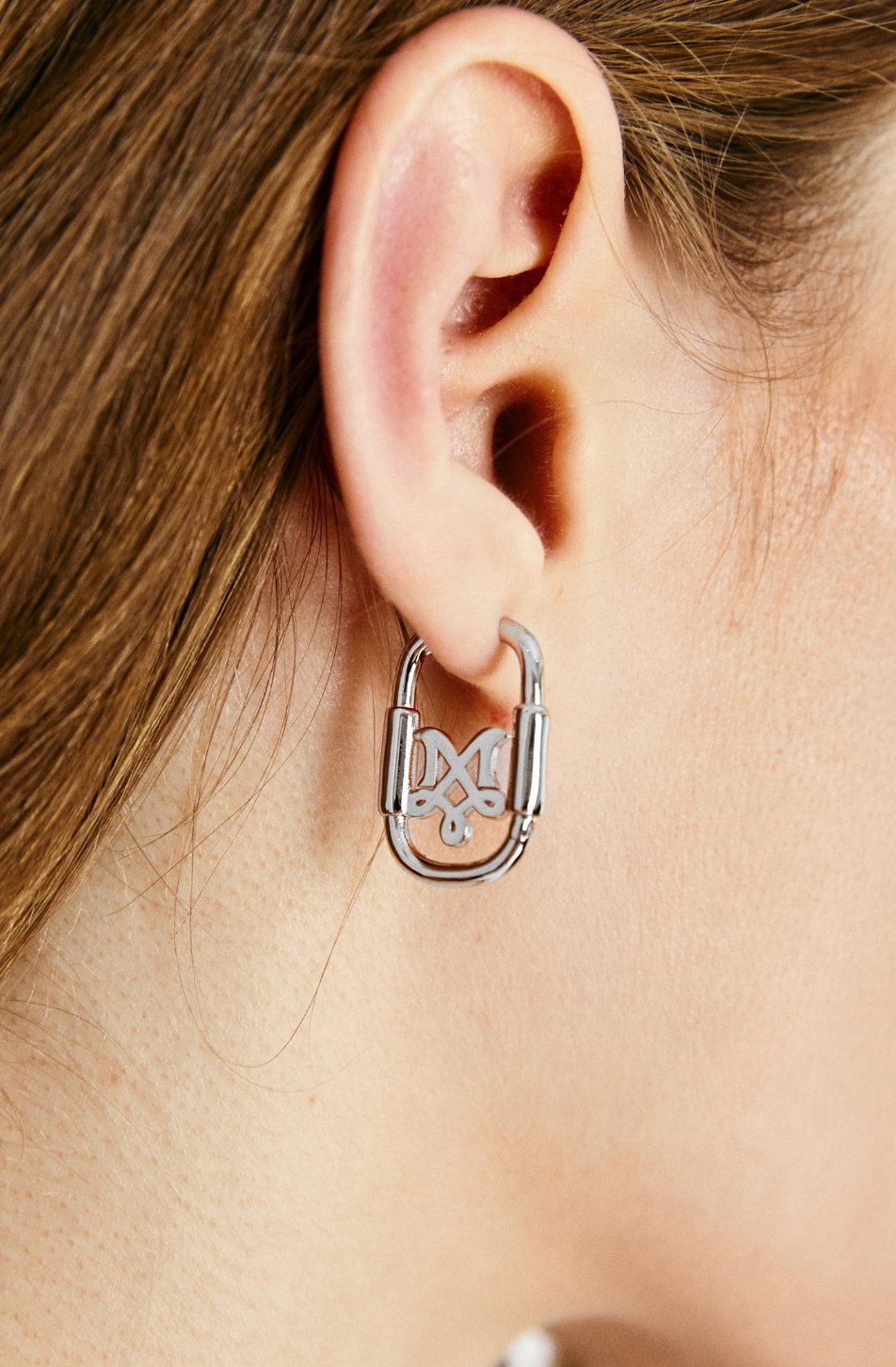 M Oval Hoop Earrings 