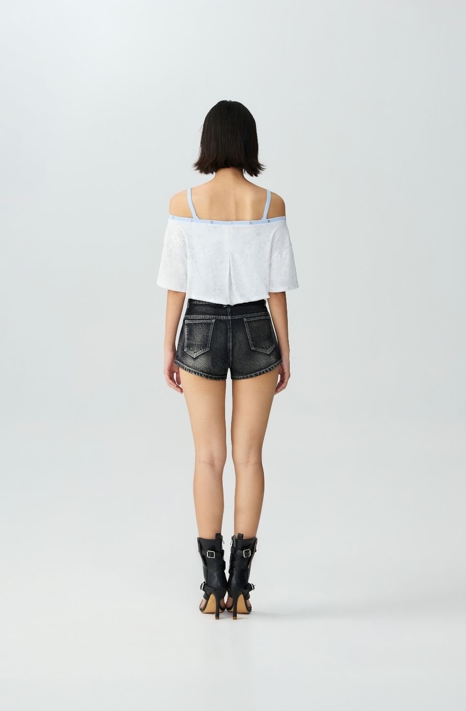Sassy Denim Shorts (จัดส่ง 04/11)