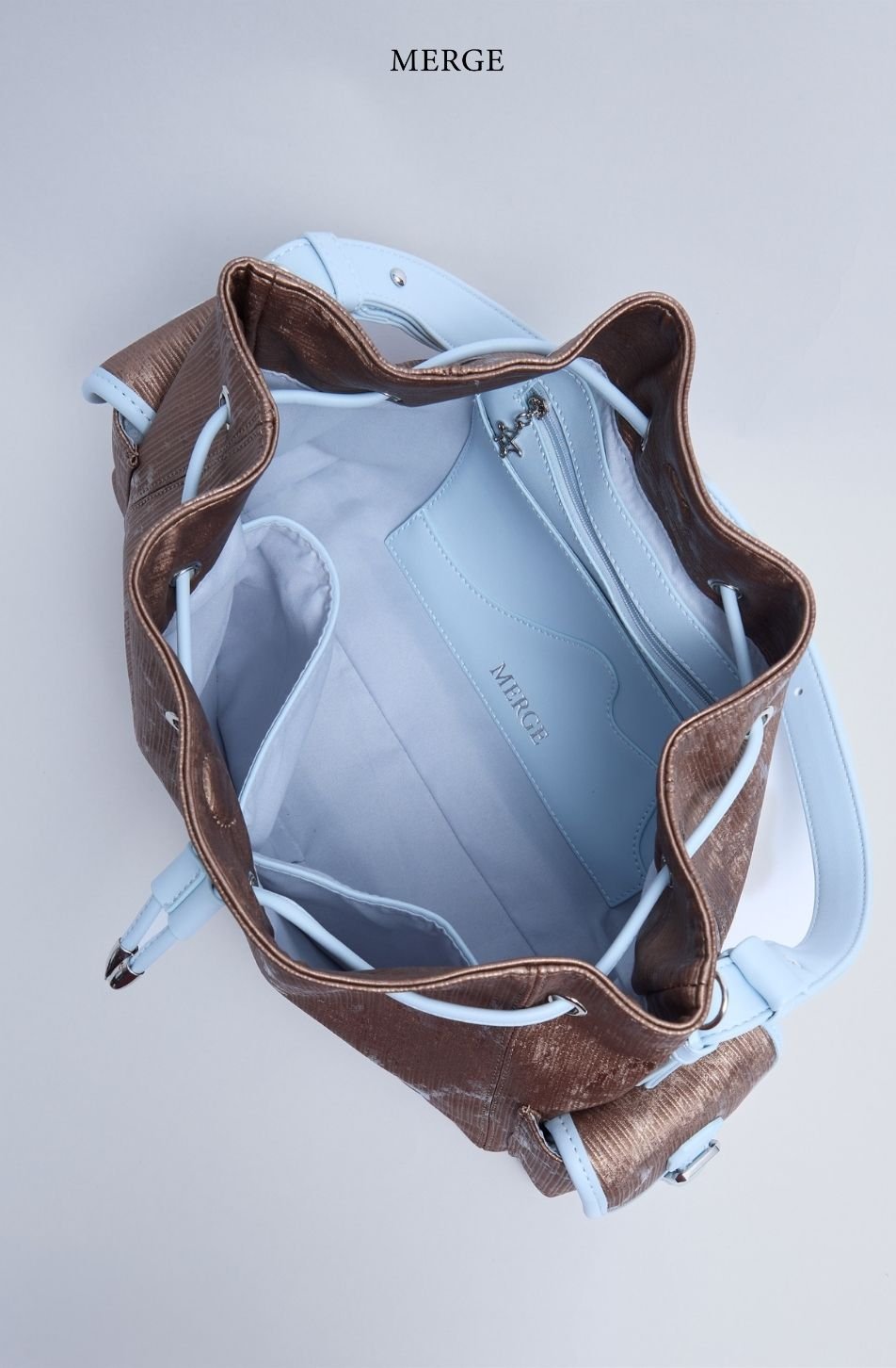 Merge On Time Bag Medium - Cove Brown (จัดส่ง 4-6 Nov)