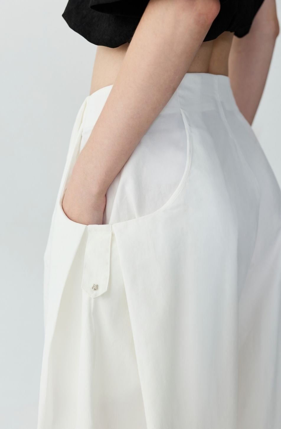 Brooke Nylon Pants (จัดส่ง 04/11)