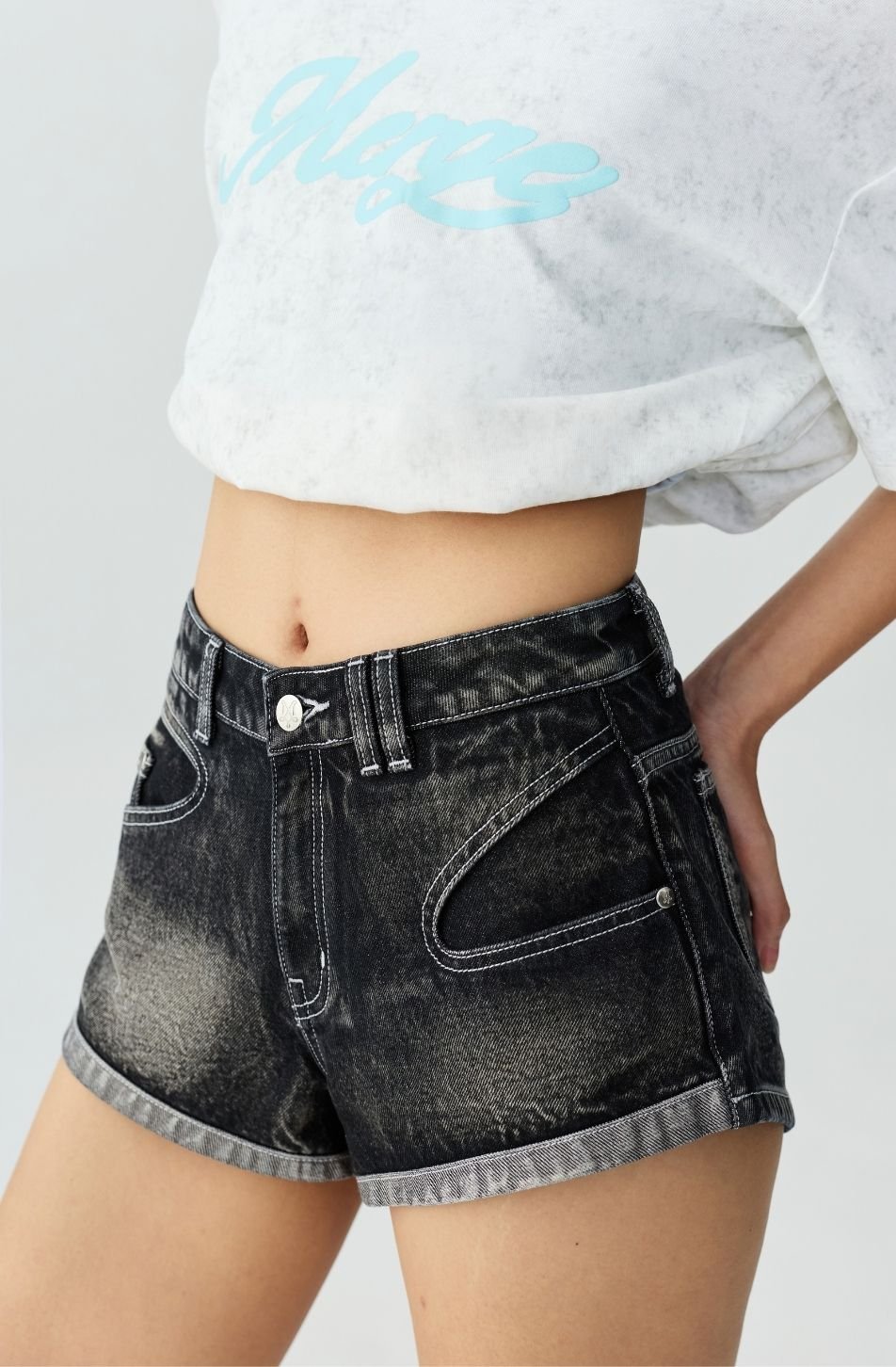 Sassy Denim Shorts (จัดส่ง 04/11)