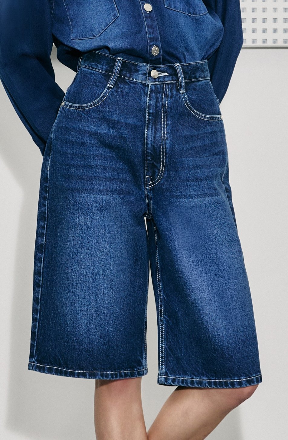 Signature Bermuda Jeans 01