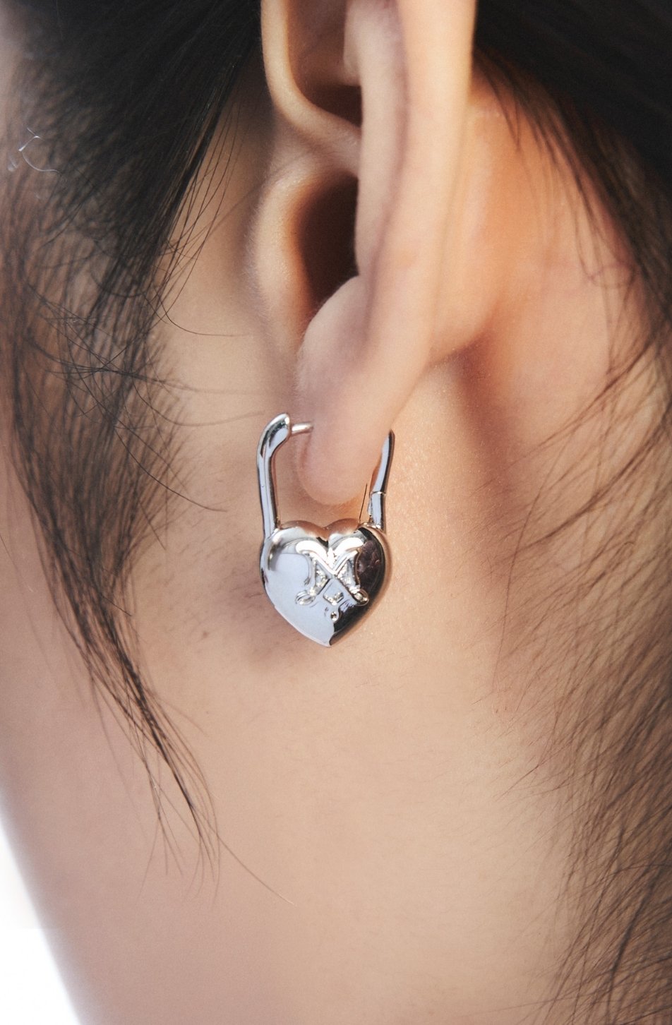 M Oval Hoop Earrings 