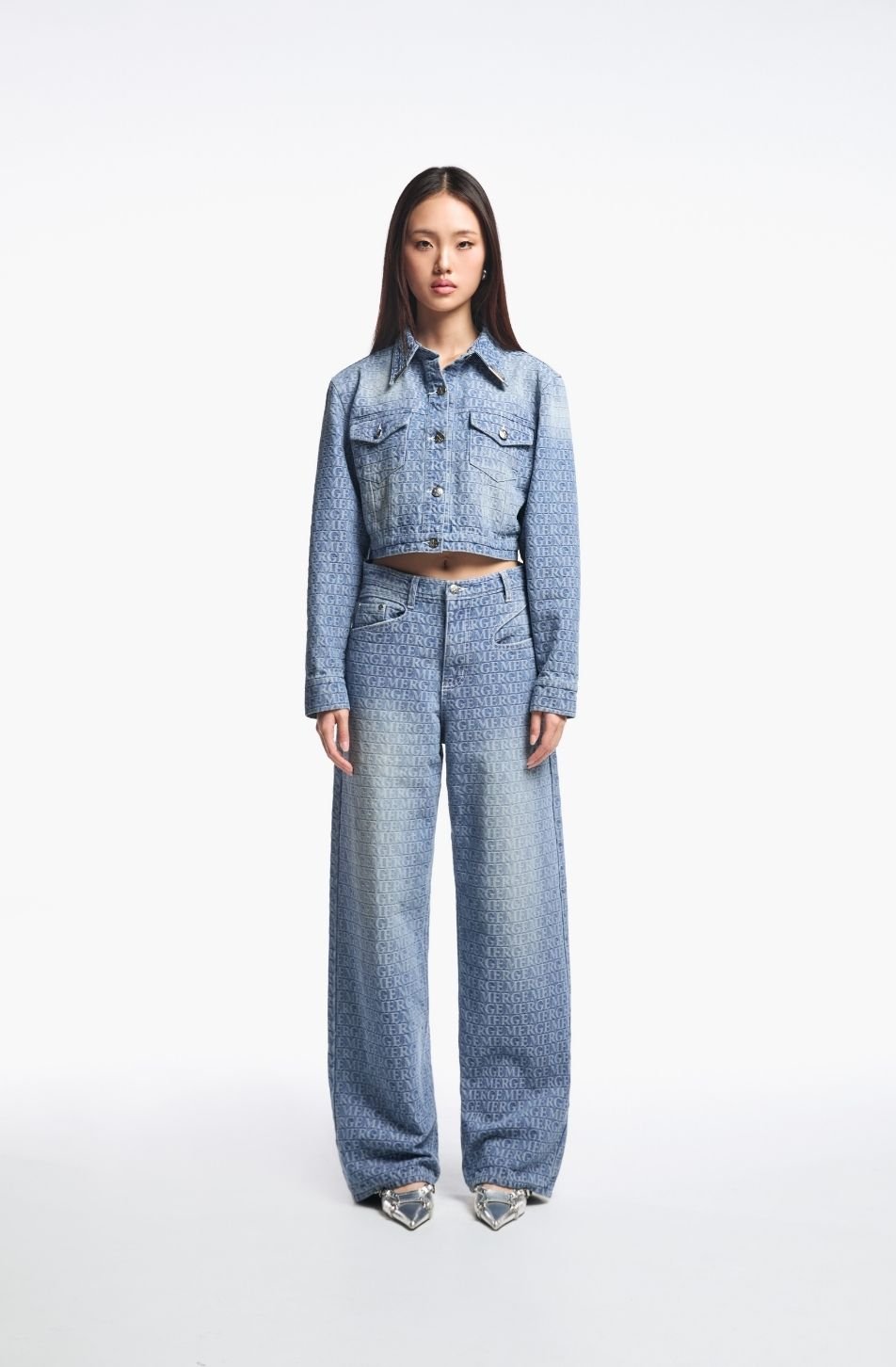 Muse Text Crop Jacket จัดส่ง 18/07