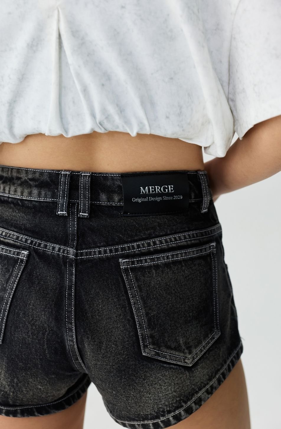 Sassy Denim Shorts (จัดส่ง 04/11)